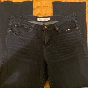 Signature Levi mid rise boot cut jeans